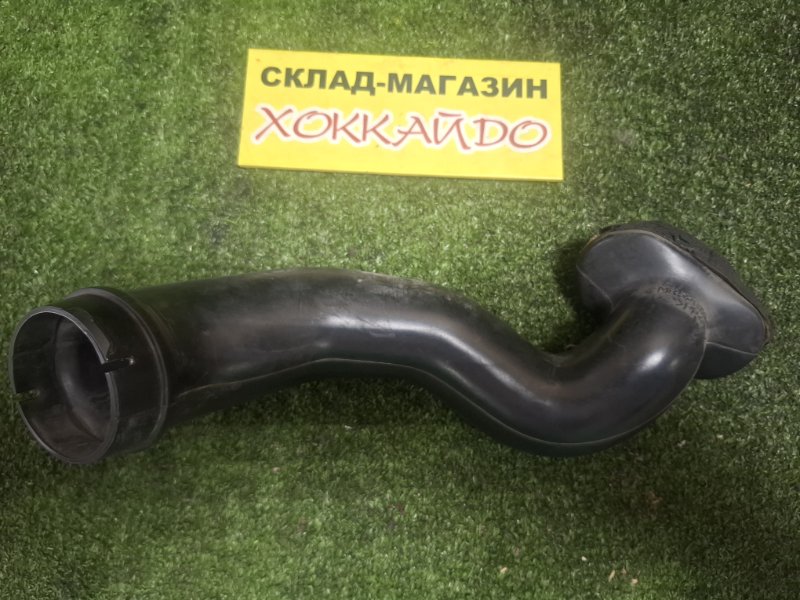 Воздухозаборник Mitsubishi Dion CR9W 4G63 01.2000 (б/у)
