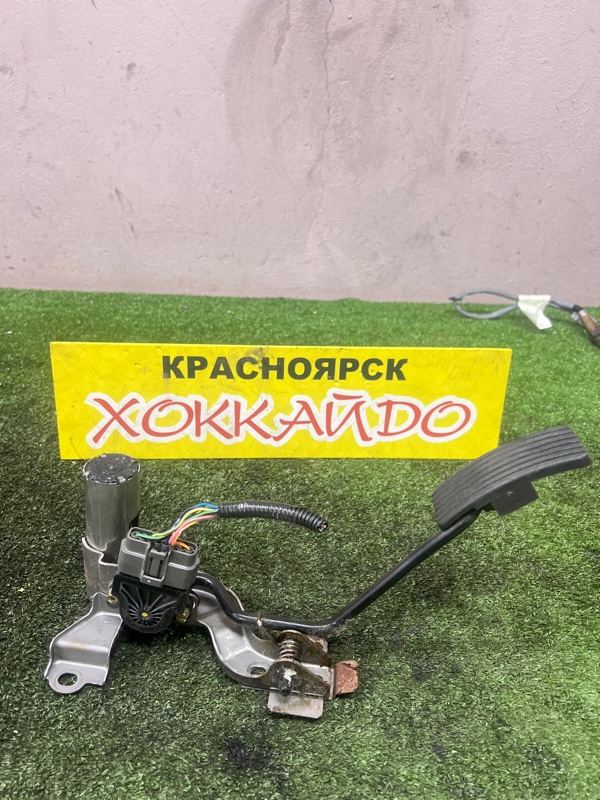 Педаль газа Mitsubishi Dion CR9W 4G63 01.2000 (б/у)