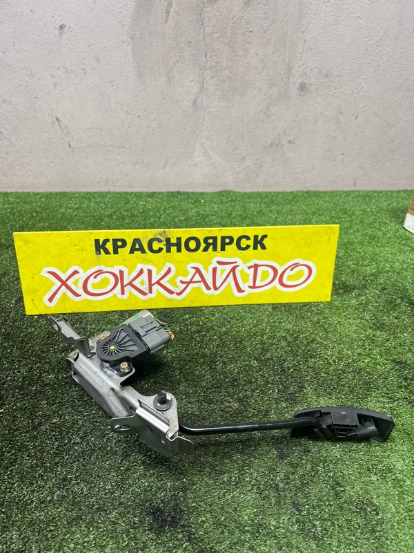 Педаль газа Mitsubishi Dion CR9W 4G63 01.2000 (б/у)