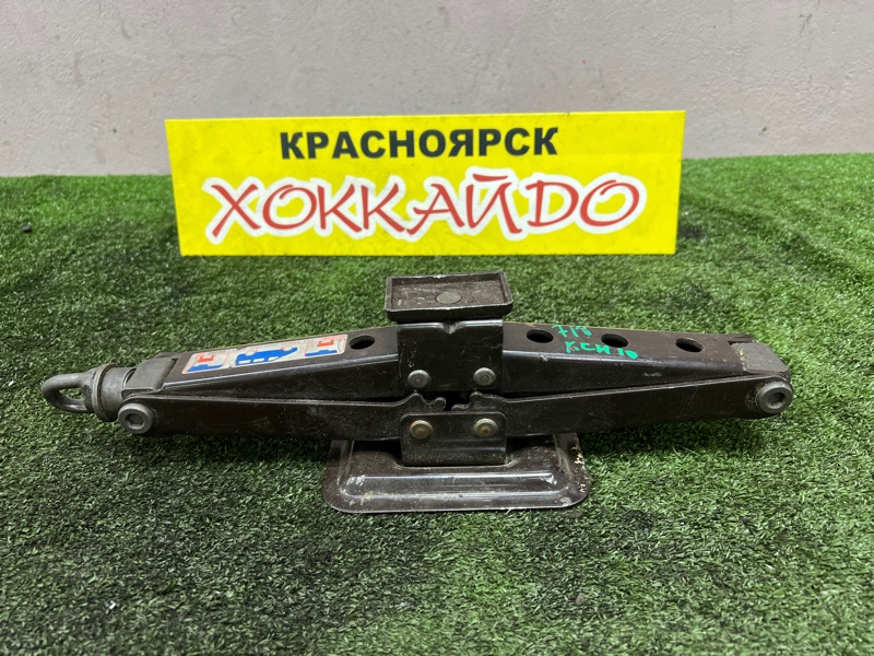 Домкрат Toyota Granvia KCH10 1KZ-TE 08.1995 (б/у)