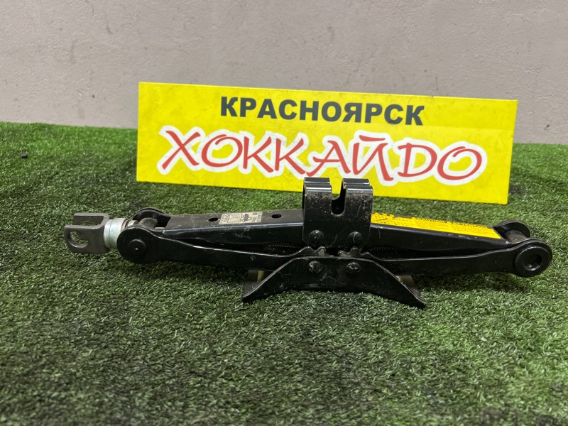 Домкрат Toyota Funcargo NCP20 2NZ-FE 08.1999 (б/у)