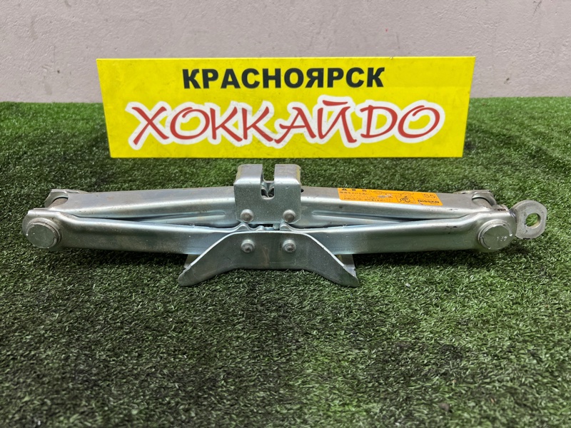 Домкрат Nissan Liberty RM12 QR20DE 11.1998 (б/у)