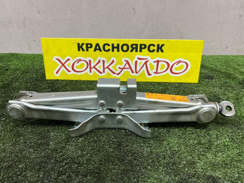 Домкрат Nissan Serena C25 MR20DD 11.2010 (б/у)