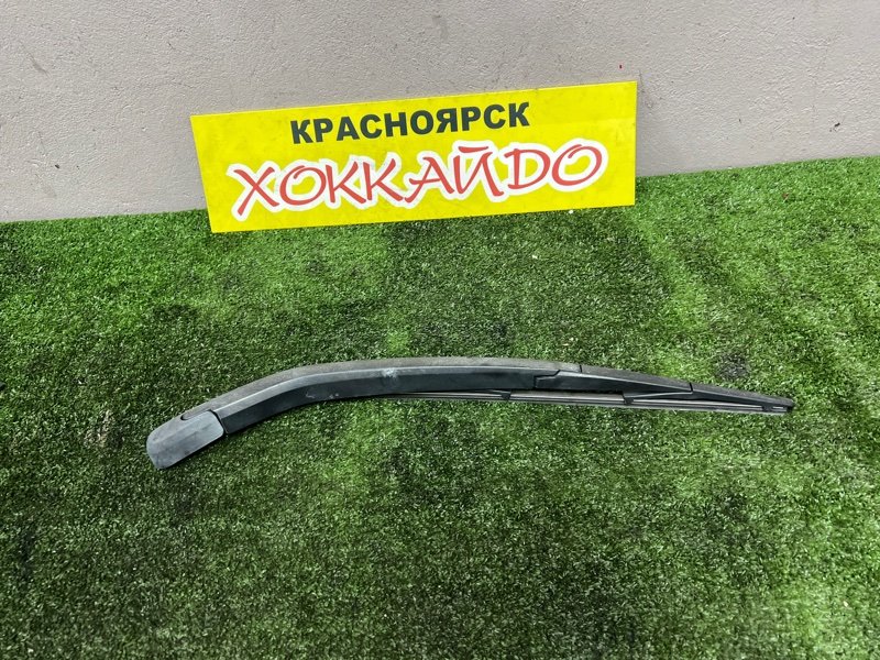 Дворник Toyota Isis ZNM10W 1ZZ-FE 09.2004 задний (б/у)
