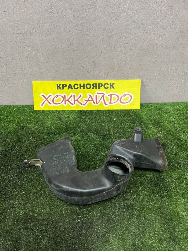Патрубок воздушного фильтра Toyota Ipsum SXM10G 3S-FE 04.1998 (б/у)