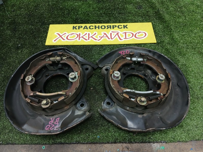 Колодки тормозные Toyota Ipsum ACM26W 2AZ-FE 05.2001 задние (б/у)