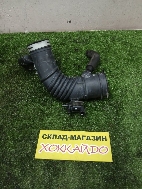 Патрубок воздушного фильтра Toyota Ipsum ACM21W 2AZ-FE 05.2001 (б/у)