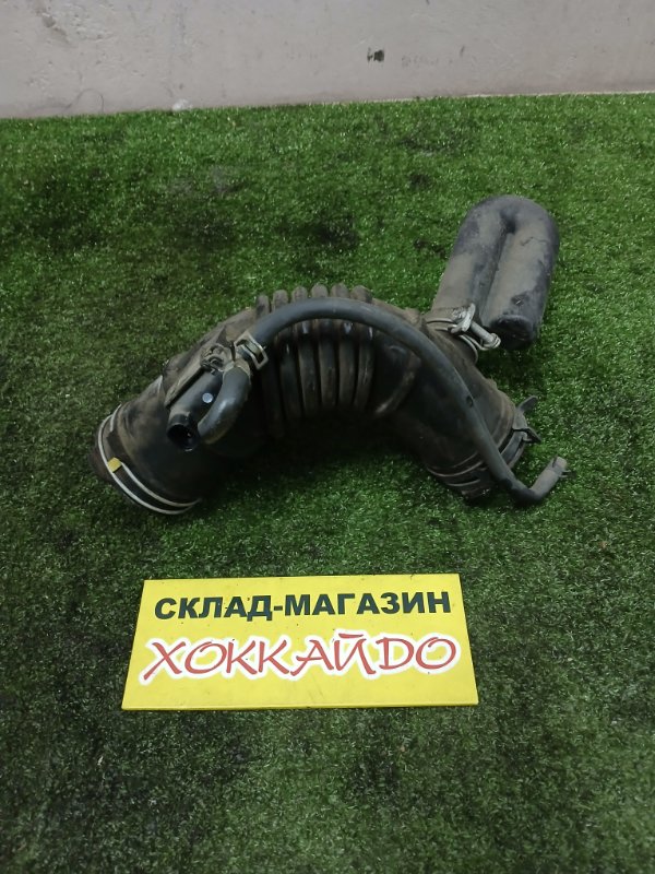Патрубок воздушного фильтра Toyota Ipsum ACM21W 2AZ-FE 05.2001 (б/у)