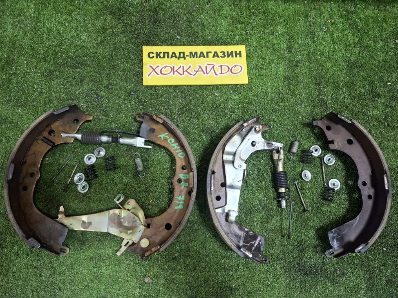 Колодки тормозные Toyota Granvia KCH10 1KZ-TE 08.1995 задние (б/у)