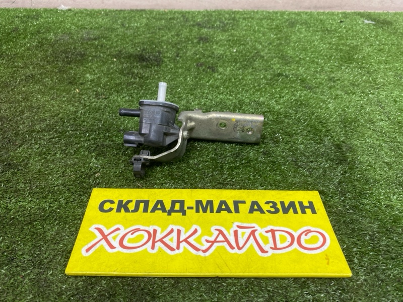 Вакуумный клапан впускного коллектора Toyota Voxy ZRR80G 3ZR-FAE 01.2014 (б/у)