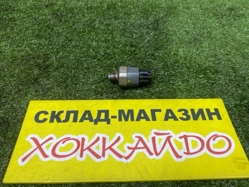 Датчик давления масла Toyota Voxy ZRR80G 3ZR-FAE 01.2014 (б/у)