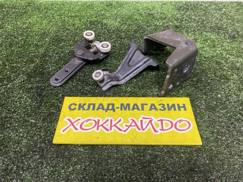Ролик двери Honda Stepwgn RF3 K20A 05.2001 задний левый (б/у)