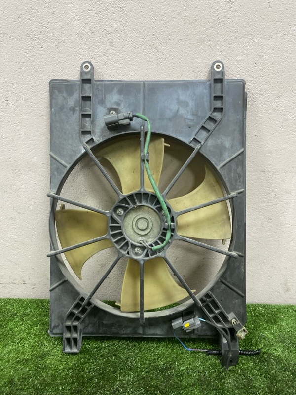 Вентилятор радиатора двигателя Honda Stepwgn RF3 K20A 05.2001 правый (б/у)