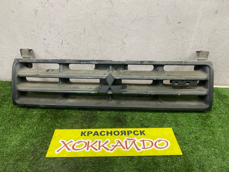 Решетка радиатора Mitsubishi Pajero V45W 6G74 05.1997 (б/у) Решетка радиатора Mitsubishi Pajero V45W 6G74 05.1997 (б/у)