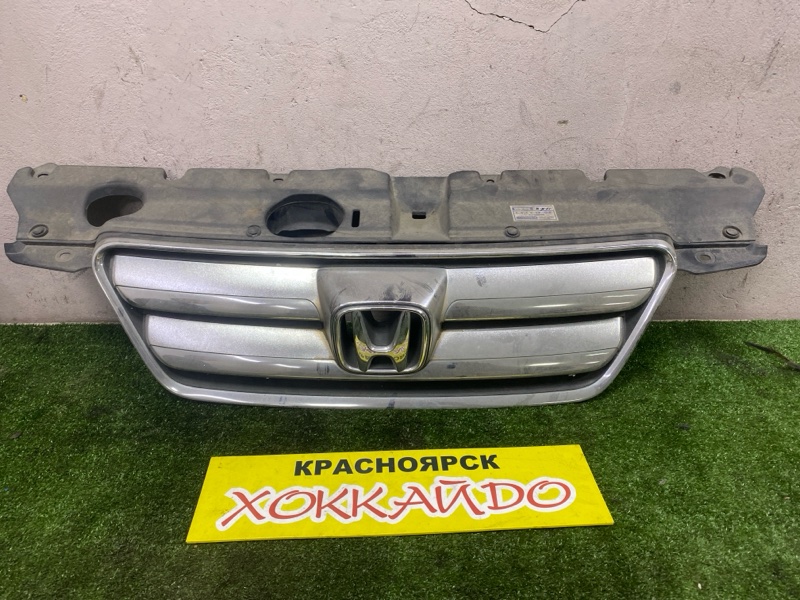 Решетка радиатора Honda CR-V RD7 K24A 09.2004 (б/у) Решетка радиатора Honda CR-V RD7 K24A 09.2004 (б/у)