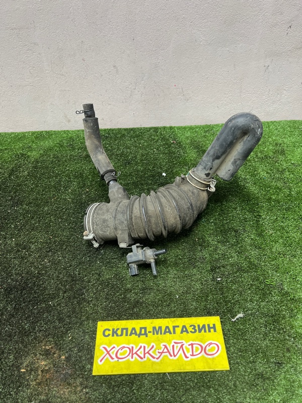 Патрубок воздушного фильтра Toyota Ipsum ACM21W 2AZ-FE 10.2003 (б/у)