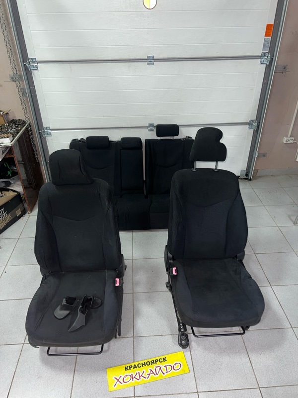Сиденья Toyota Prius ZVW30 2ZR-FXE 12.2011 (б/у)