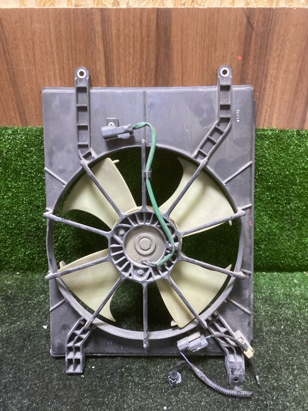 Вентилятор радиатора двигателя Honda Stepwgn RF3 K20A 05.2001 правый (б/у)