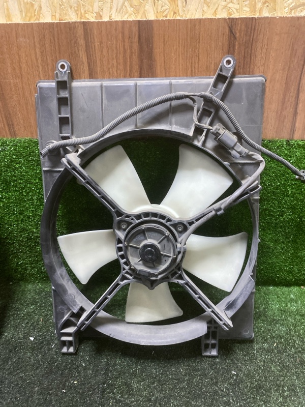 Вентилятор радиатора двигателя Honda Stepwgn RF3 K20A 05.2001 левый (б/у)