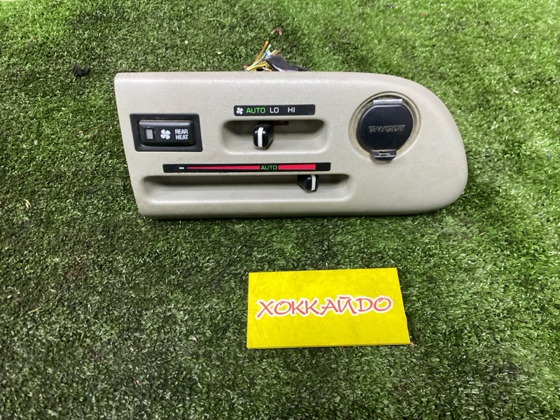 Блок управления климат-контролем Toyota Hiace Regius RCH47W 3RZ-FE 04.1997 задний (б/у)