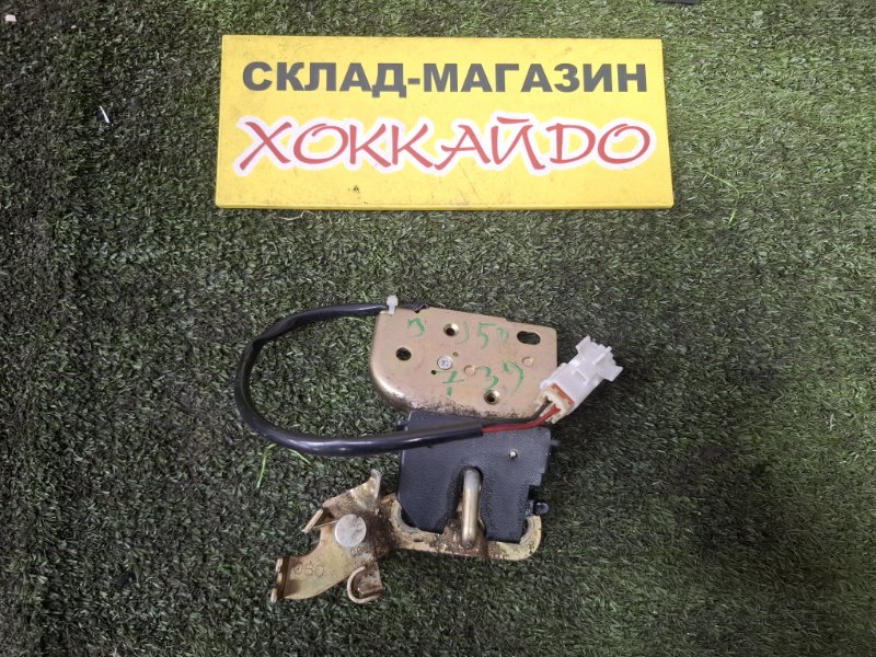 Замок багажника Mazda Familia BJ5P ZL-DE 06.1998 задний (б/у)