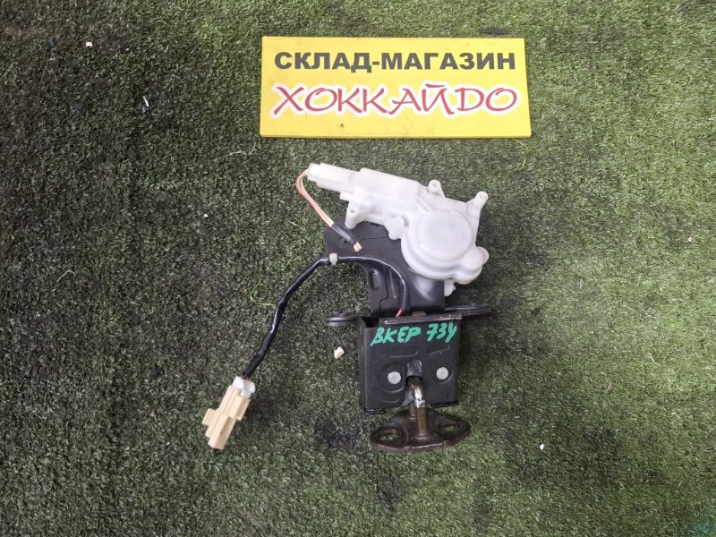 Замок багажника Mazda Axela BKEP LF-DE 10.2003 задний (б/у)