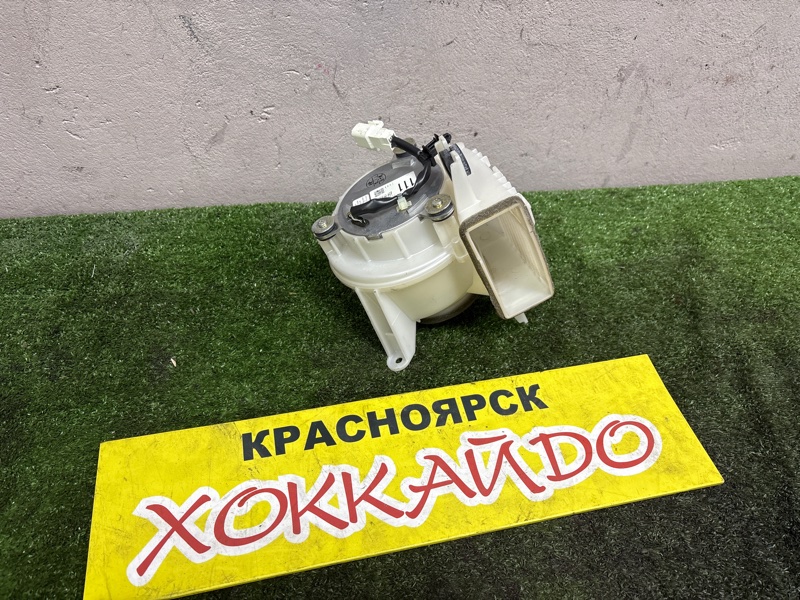 Вентилятор охлаждения батареи Toyota Prius ZVW30 2ZR-FXE 01.2009 (б/у)