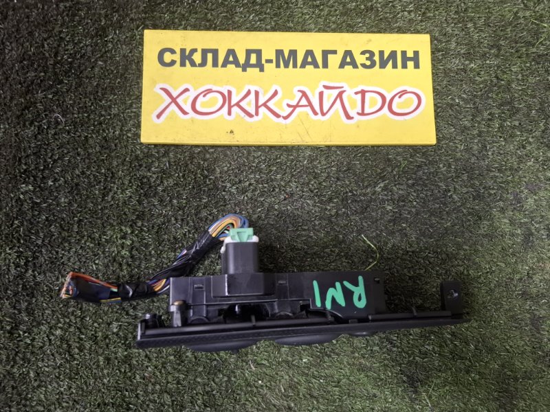 Блок управления стеклоподъемниками Honda Stream RN1 D17A 10.2000 (б/у)