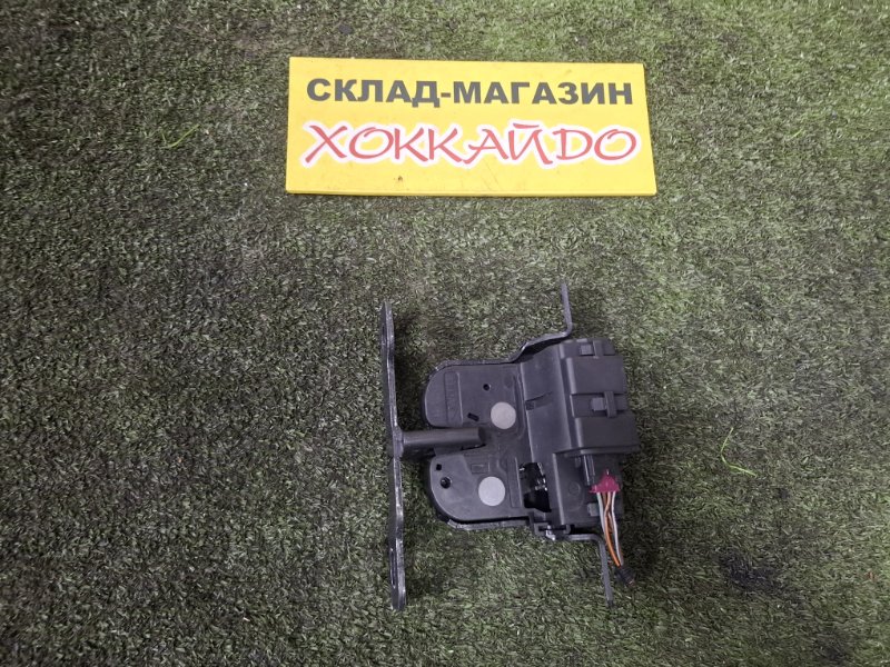 Замок багажника BMW 1-SERIES F20 N13B16A 10.2011 задний (б/у)