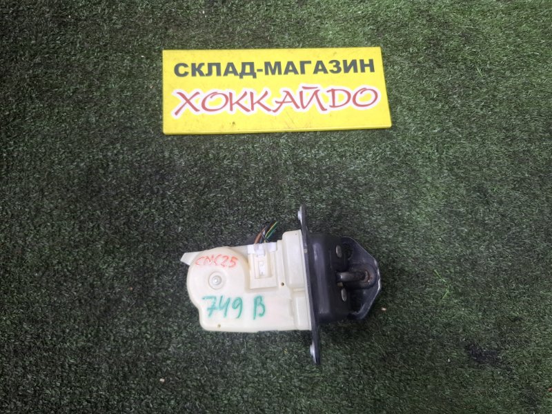 Замок багажника Nissan Serena CNC25 MR20DE 12.2007 задний (б/у)
