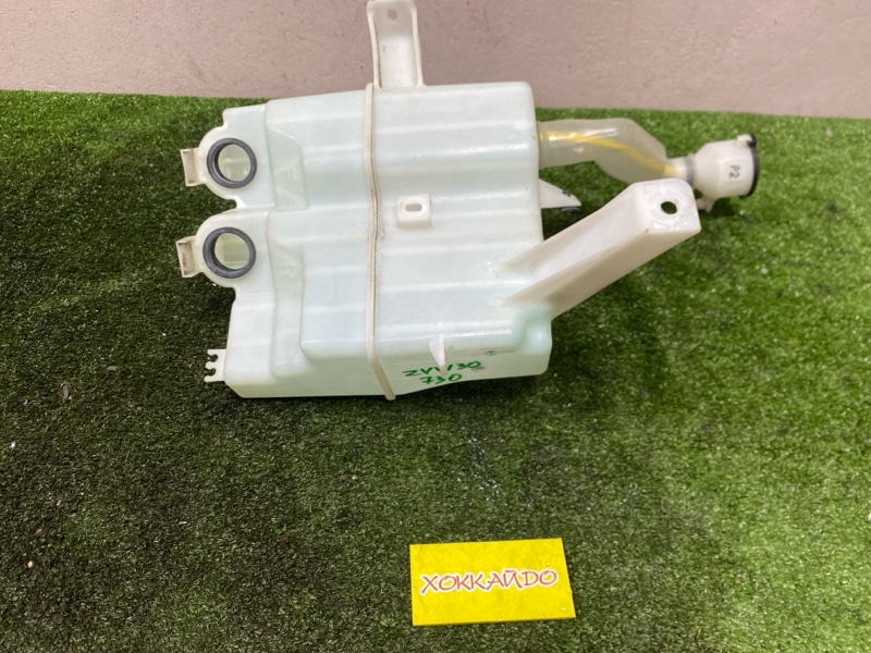 Бачок омывателя Toyota Prius ZVW30 2ZR-FXE 01.2009 (б/у)