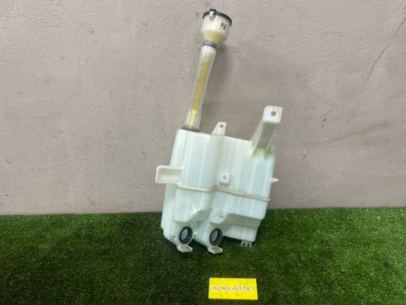 Бачок омывателя Toyota Prius ZVW30 2ZR-FXE 12.2011 (б/у)