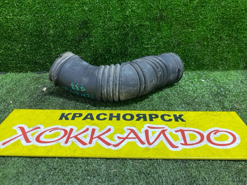 Патрубок воздушного фильтра Toyota Hiace TRH214W 2TR-FE 12.2013 (б/у)