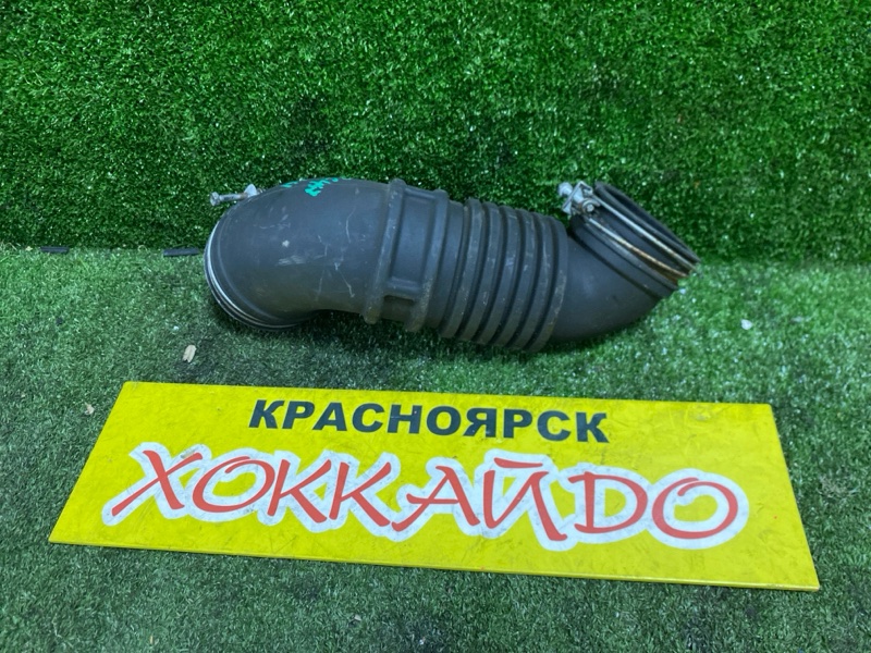 Патрубок воздушного фильтра Toyota Hiace Regius RCH47W 3RZ-FE 04.1997 (б/у)