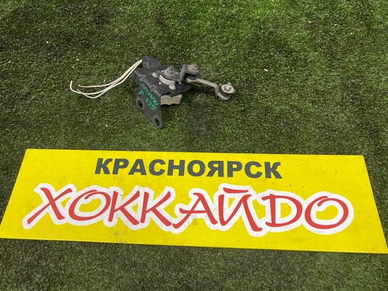 Датчик высоты дорожного просвета Toyota Avensis AZT251W 2AZ-FSE 07.2006 передний (б/у)