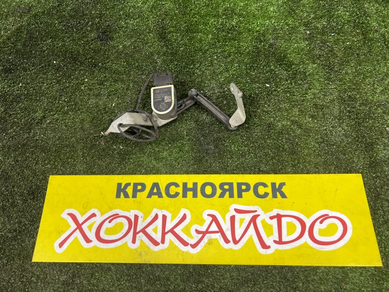 Датчик высоты дорожного просвета BMW 1-SERIES F20 N13B16A 10.2011 задний (б/у)