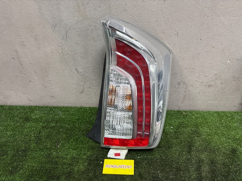 Фонарь стоп-сигнала Toyota Prius ZVW30 2ZR-FXE 12.2011 правый (б/у)