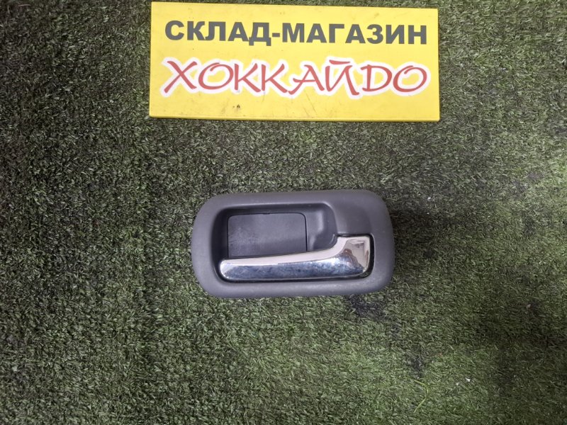 Ручка двери внутренняя Honda Stream RN1 D17A 10.2000 передняя правая (б/у)