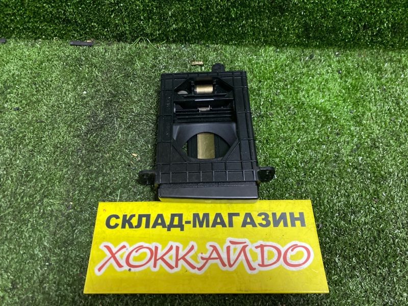 Подстаканник Toyota Avensis AZT255 1AZ-FSE 07.2006 (б/у)