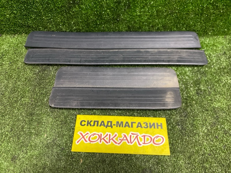 Накладка порога Toyota Premio AZT240 1AZ-FSE 12.2004 (б/у)