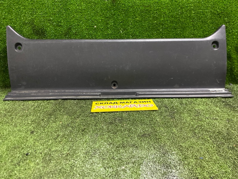 Накладка багажника Toyota Mark II GX110 1G-FE 10.2002 (б/у)