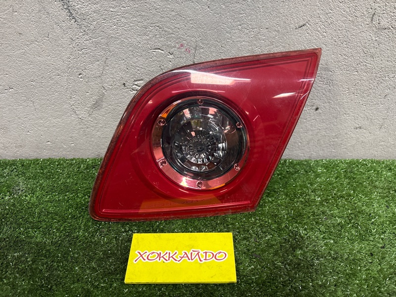 Фонарь вставка багажника Mazda Axela BKEP LF-DE 10.2003 правый (б/у)