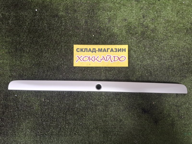 Накладка на багажник Toyota Altezza GXE10 1G-FE 10.1998 задняя (б/у)