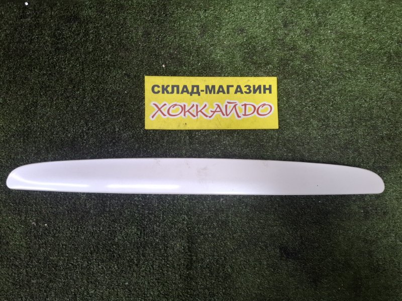 Накладка на багажник Toyota Raum EXZ10 5E-FE 08.1999 задняя (б/у)