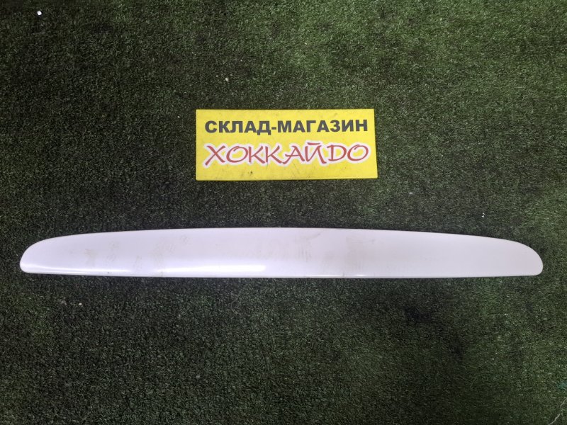 Накладка на багажник Toyota Raum EXZ10 5E-FE 08.1999 задняя (б/у)