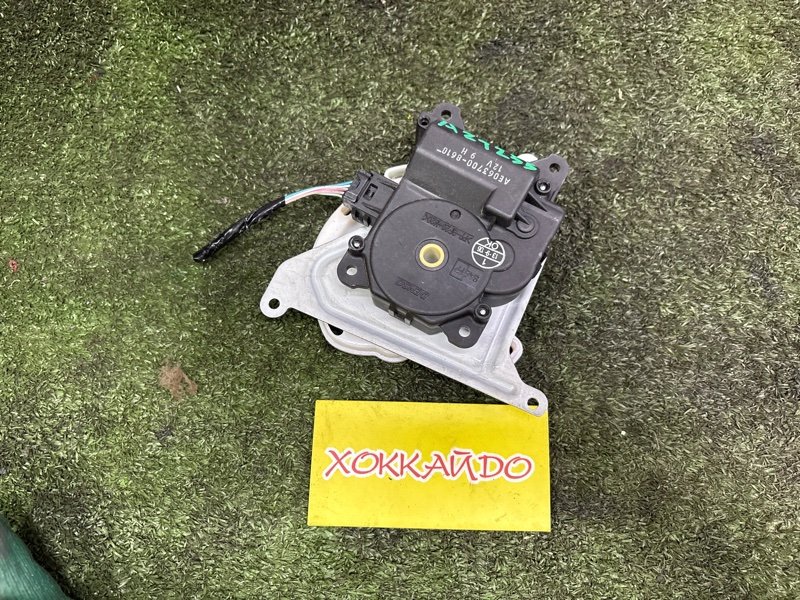 Привод заслонок отопителя Toyota Avensis AZT255 1AZ-FSE 07.2006 (б/у)