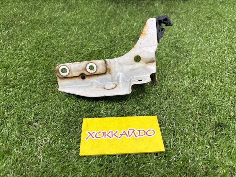 Клипса крепления фары Toyota Raum EXZ10 5E-FE 08.1999 передняя левая (б/у)