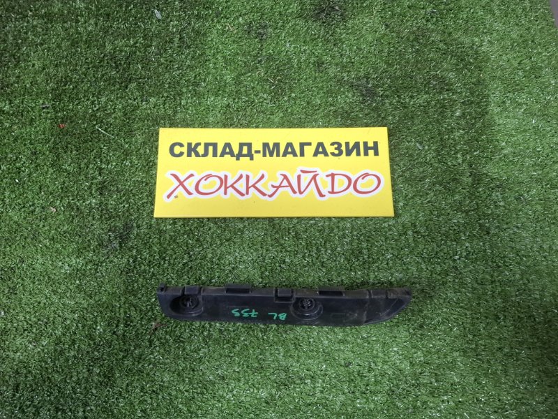 Клипса бампера Toyota Hiace TRH214W 2TR-FE 12.2013 задняя левая (б/у)