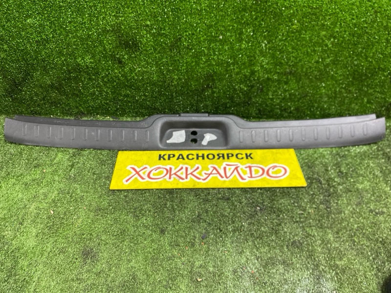 Накладка багажника Nissan Serena CNC25 MR20DE 12.2007 (б/у)