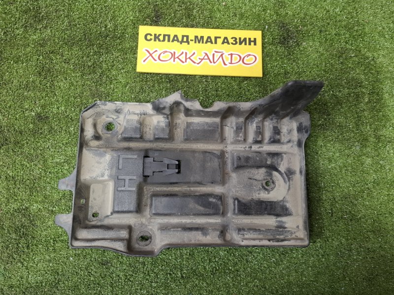 Полка под аккумулятор Toyota Hiace TRH214W 2TR-FE 12.2013 (б/у)